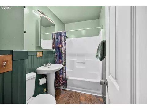 Bath - 790 SE 1st St, Gresham, OR 97080 photo 1 of 3