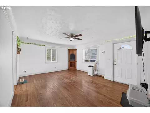Living - 790 SE 1st St, Gresham, OR 97080 photo 1 of 3