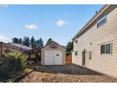 Exterior - 790 SE 1st St, Gresham, OR 97080 photo 2 of 7