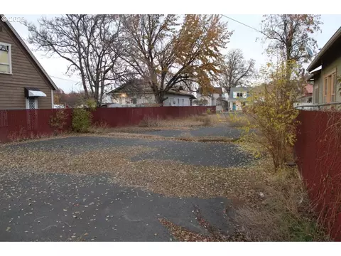 606 SW 3rd St, Pendleton, OR 97801 photo 2
