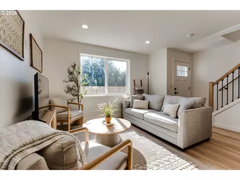 Living - 813 Horn Ln, Eugene, OR 97402 photo 1 of 2