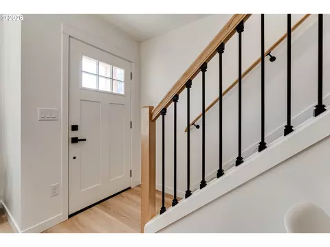 Entry Way - 813 Horn Ln, Eugene, OR 97402 photo 2 of 4