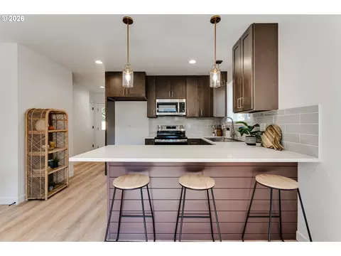 Kitchen - 813 Horn Ln, Eugene, OR 97402 photo 4 of 4