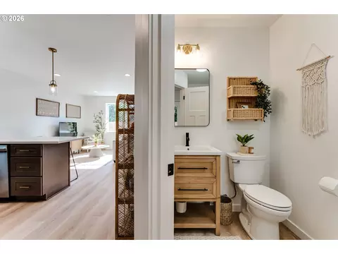 Bath - 813 Horn Ln, Eugene, OR 97402 photo 1 of 5
