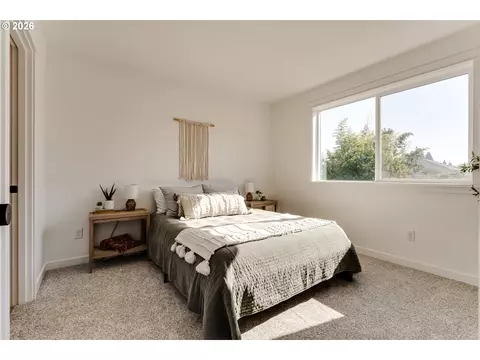 Bedroom - 813 Horn Ln, Eugene, OR 97402 photo 5 of 7