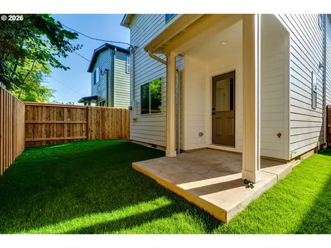 Exterior - 813 Horn Ln, Eugene, OR 97402 photo 3 of 4