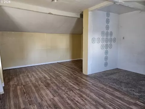 Living - 512 B St, Umatilla, OR 97882 photo 2 of 2