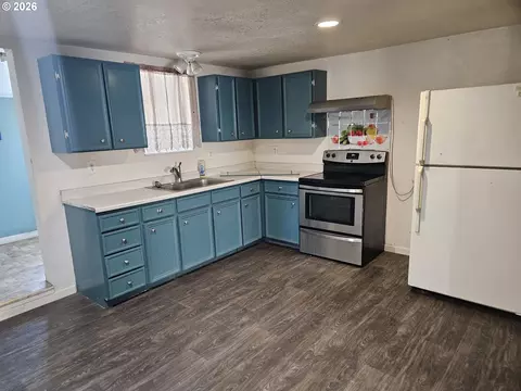 Kitchen - 512 B St, Umatilla, OR 97882 photo 1 of 1