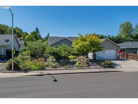 2409 SE Chinaberry Ave, Roseburg, OR 97470