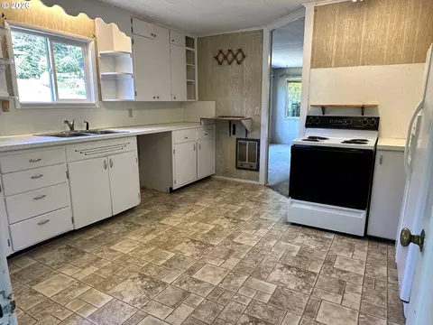 Kitchen - 11792 Orchard Ave, Mapleton, OR 97453 photo 2 of 5