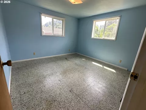Bedroom - 11792 Orchard Ave, Mapleton, OR 97453 photo 1 of 3