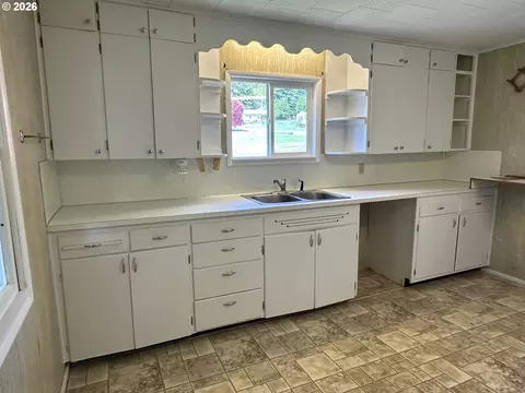 Kitchen - 11792 Orchard Ave, Mapleton, OR 97453 photo 1 of 5