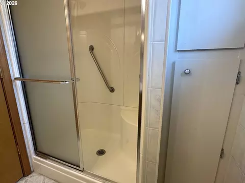 Bath - 11792 Orchard Ave, Mapleton, OR 97453 photo 2 of 2