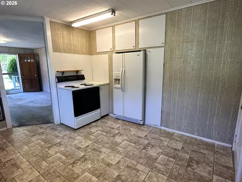 Kitchen - 11792 Orchard Ave, Mapleton, OR 97453 photo 5 of 5