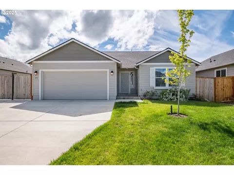 579 SE Vandenbosch St, Dallas, OR 97338
