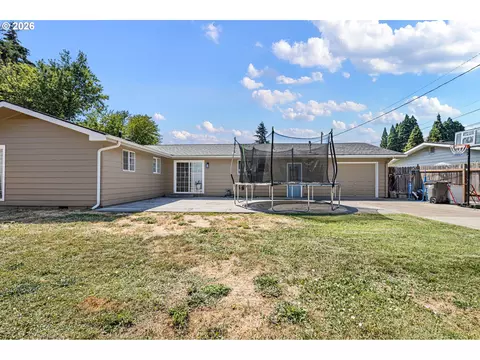 Exterior - 2653 Newcastle St, Eugene, OR 97404 photo 6 of 8