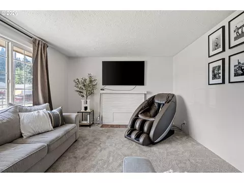 Living - 2653 Newcastle St, Eugene, OR 97404 photo 2 of 2