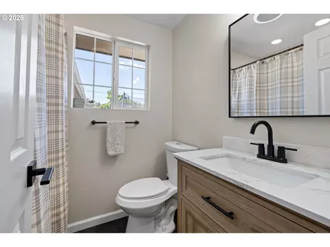 Bath - 2653 Newcastle St, Eugene, OR 97404 photo 1 of 3