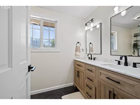 Bath - 2653 Newcastle St, Eugene, OR 97404 photo 2 of 3