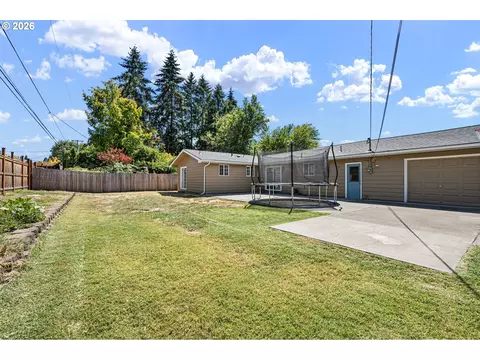 Exterior - 2653 Newcastle St, Eugene, OR 97404 photo 4 of 8