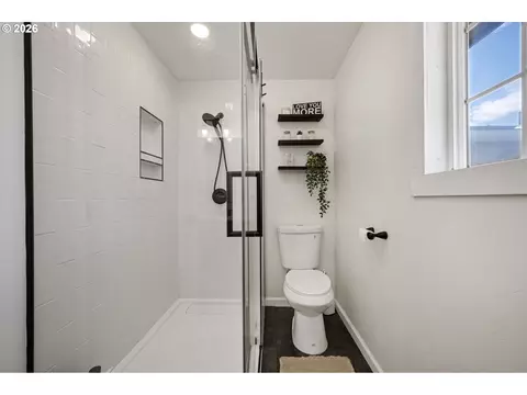 Bath - 2653 Newcastle St, Eugene, OR 97404 photo 3 of 3