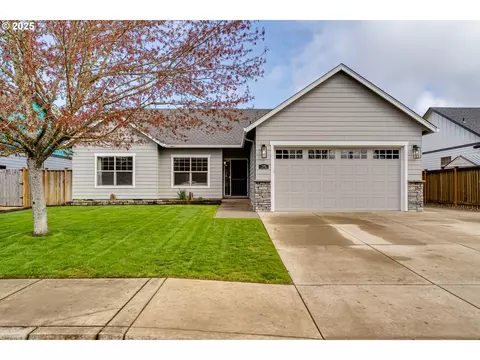 1082 Kaylee Ave, Junction City, OR 97448