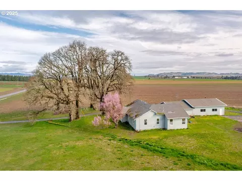 8990 Perrydale Rd, Amity, OR 97101