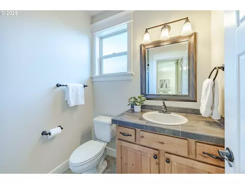 Bath - 3467 Timberbrook Way, Eugene, OR 97405 photo 4 of 5