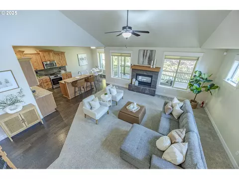 Living - 3467 Timberbrook Way, Eugene, OR 97405 photo 7 of 8