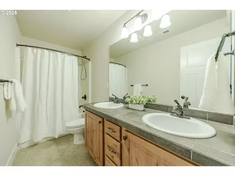 Bath - 3467 Timberbrook Way, Eugene, OR 97405 photo 5 of 5