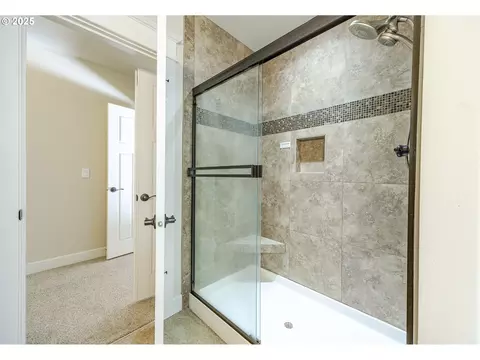 Bath - 3467 Timberbrook Way, Eugene, OR 97405 photo 3 of 5