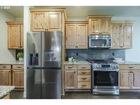 Kitchen - 3467 Timberbrook Way, Eugene, OR 97405 photo 2 of 5