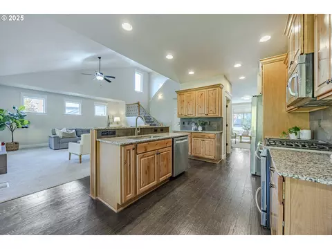 Kitchen - 3467 Timberbrook Way, Eugene, OR 97405 photo 4 of 5