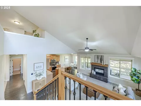 Entry Way - 3467 Timberbrook Way, Eugene, OR 97405 photo 2 of 3