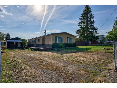 402 S East St, Joseph, OR 97846