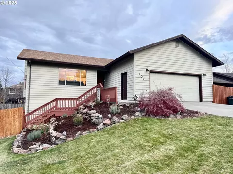 707 Highland Dr, La Grande, OR 97850