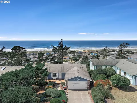 2306 NW Bayshore Loop, Waldport, OR 97394