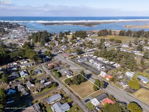 950 2nd St, Bandon, OR 97411