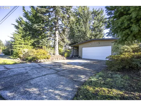 1750 W Park Dr, Florence, OR 97439