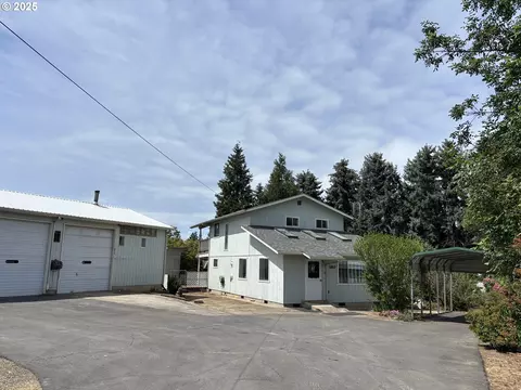 180 Lovers Ln, Myrtle Creek, OR 97457