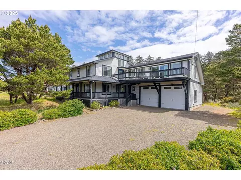 1201 NW Bayshore Dr, Waldport, OR 97394