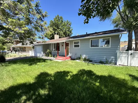 808 B St, Fossil, OR 97830