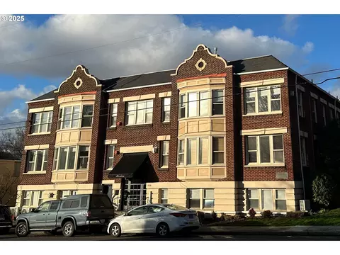 1529 SE Hawthorne Blvd #204, Portland, OR 97214