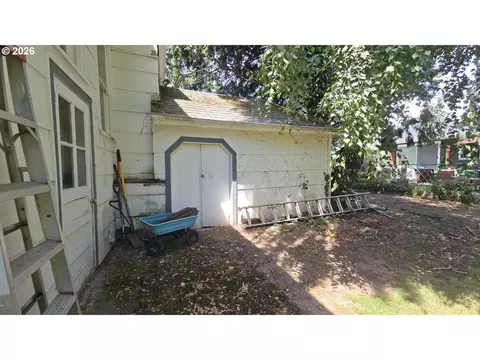 Exterior - 885 NE 3rd St, Gresham, OR 97030 photo 6 of 6