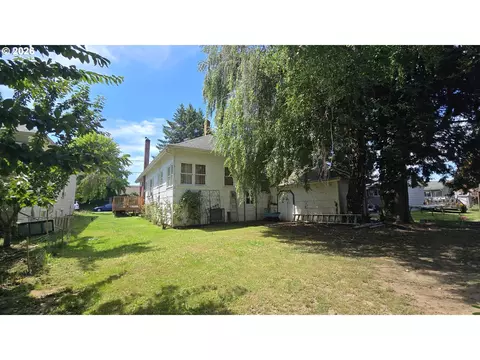 Exterior - 885 NE 3rd St, Gresham, OR 97030 photo 4 of 6