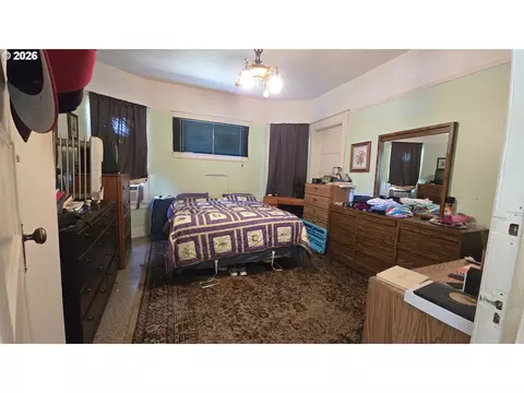 Bedroom - 885 NE 3rd St, Gresham, OR 97030 photo 1 of 1