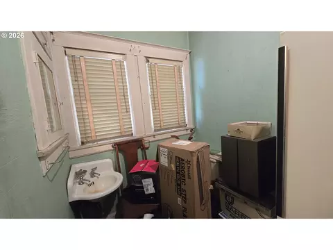 Other - 885 NE 3rd St, Gresham, OR 97030 photo 6 of 9