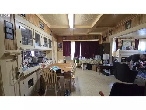Dining - 885 NE 3rd St, Gresham, OR 97030 photo 2 of 2