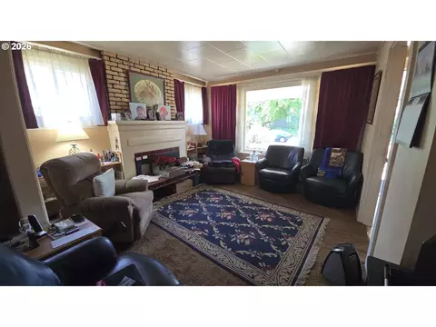 Living - 885 NE 3rd St, Gresham, OR 97030 photo 2 of 2