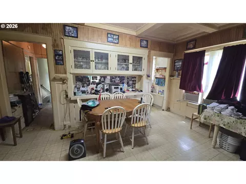 Dining - 885 NE 3rd St, Gresham, OR 97030 photo 1 of 2